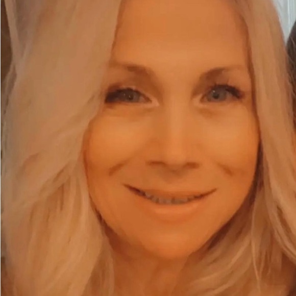 Meet your Posher, Lorena - Picture 1 of 2